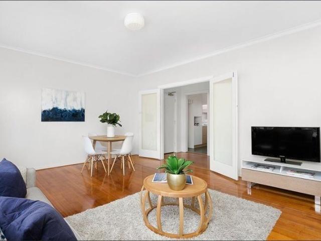 FULLY RENOVATED ONE BEDROOM WITH BAY VIEWS!