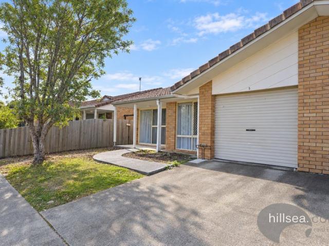 Fully Renovated Low Set Duplex in Convenient Labrador Location