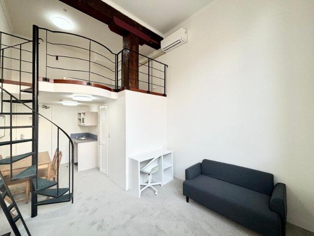 Fully Renovated Loft Apartment Opposite Broadway Shopping Centre
