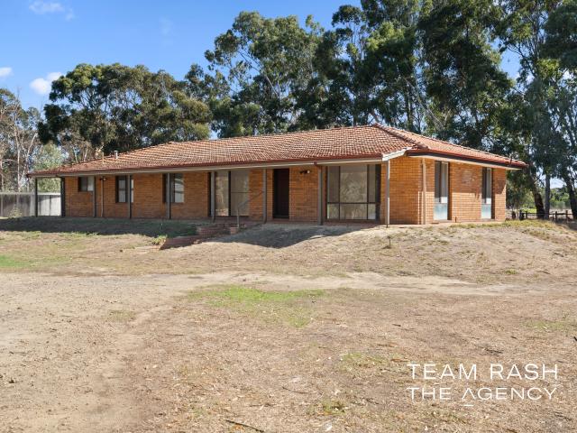 Fully Renovated Lifestyle Property on 2.3ha – Endless Potential in Prime Location