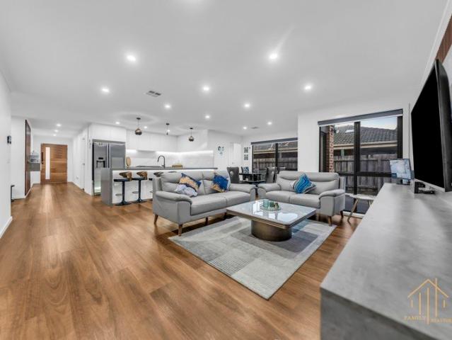 Fully Renovated Luxury Living with Premium Inclusions & Fully Fitted Salon/Business Space