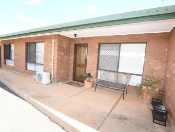 Fully Renovated & Move In Ready Low Maintenance 2 Bedroom Unit in Araluen!