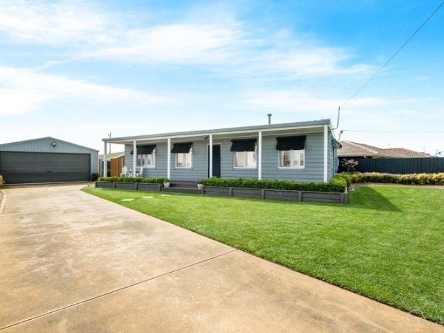 Fully renovated modern cottage