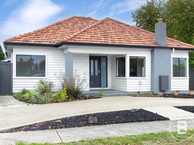 FULLY RENOVATED MODERN THREE BEDROOM WALKING DISTANCE TO AMENITIES