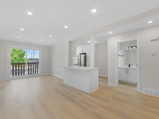 Fully Renovated Modern 3 Bedroom unit, 4 Plex in Central Location