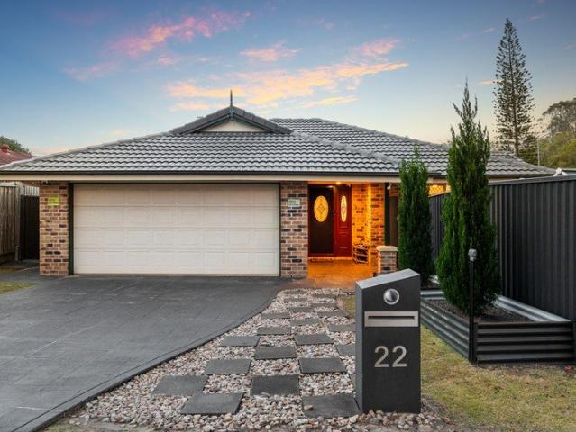 FULLY RENOVATED: MULTIPLE LIVING HUBS, DUAL ENTRANCE, GRANNY FLAT PROTENTIAL + A POOL!