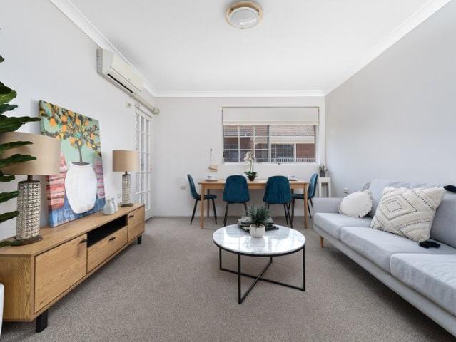 Fully Renovated Serviced Apartment Sunny North Facing Balcony, Easy Street Access