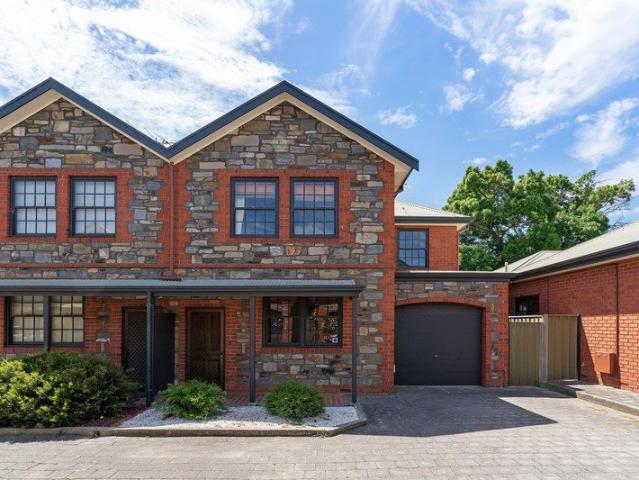 Fully Renovated Spacious Bluestone Fronted Townhouse Between the City and the Sea