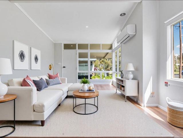 FULLY RENOVATED STYLISH, CONVENIENCE OR LOCATION! YES YOU CAN HAVE IT ALL!