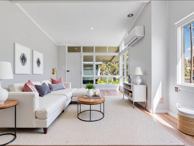 FULLY RENOVATED STYLISH, CONVENIENCE OR LOCATION! YES YOU CAN HAVE IT ALL!