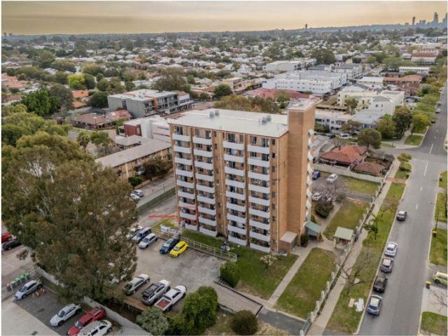 FULLY RENOVATED / STYLISH & LOW MAINTENANCE /PRIME LOCATION