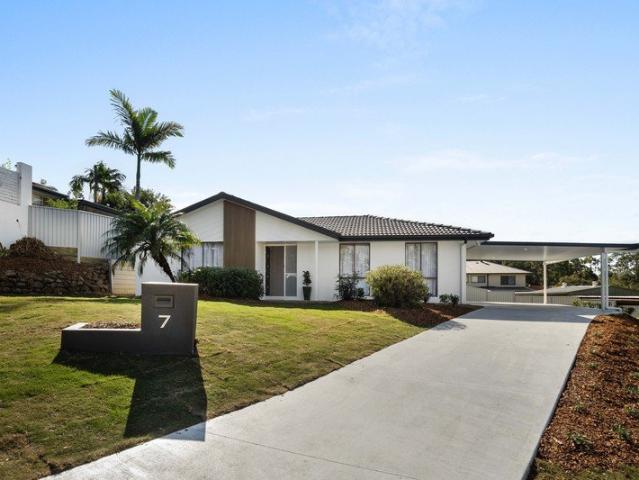 FULLY RENOVATED, PERFECTLY POSITIONED