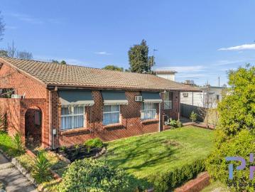 Fully Renovated, Private Garden & Moments from the CBD