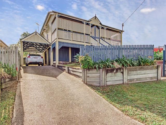FULLY RENOVATED QUEENSLANDER COTTAGE CLOSE TO EVERYTHING