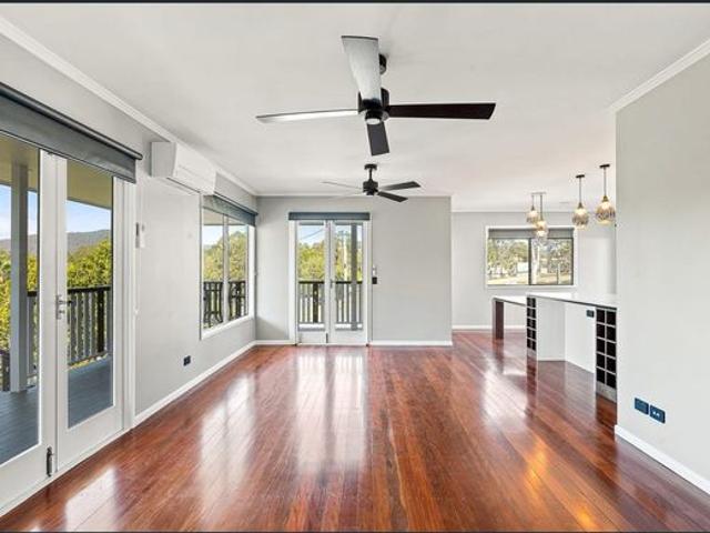 Fully Renovated Queenslander – 5 Minute Walk to Samford Village Cafés