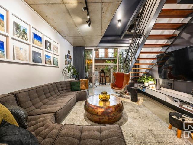 Fully renovated Woolstore retreat in the heart of Teneriffe