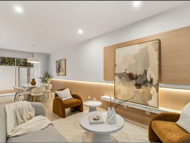 Fully Renovated Townhouse Between Gasworks and James Street