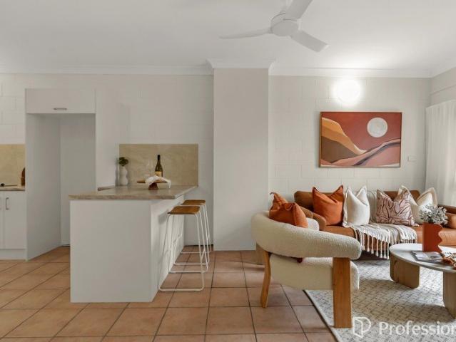 Fully Renovated Townhouse Tasteful Living, Effortless Comfort