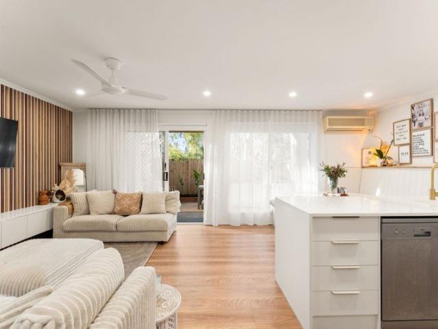 Fully Renovated Townhouse with Creek Views