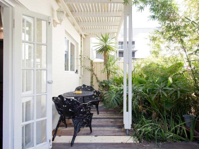 Fully Renovated Terrace House on Palmerston St