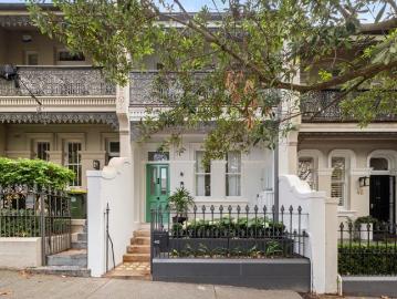 Fully renovated terrace in popular quiet tree lined street