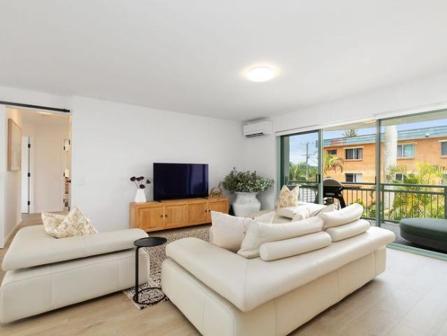 Fully renovated three bedroom apartment in beachfront complex