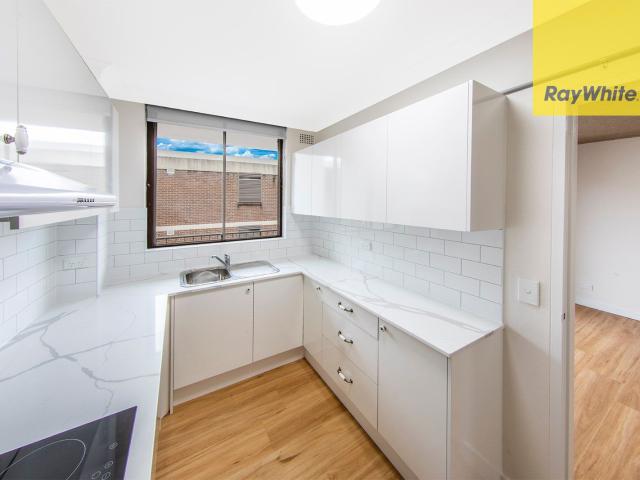 FULLY RENOVATED TWO BEDROOM APARTMENT WITH RESORT STYLE LIVING IN CBD