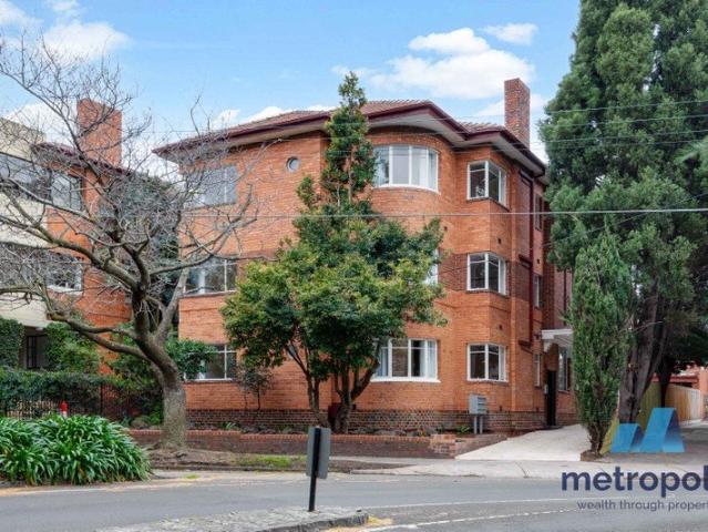 FULLY RENOVATED TWO BEDROOM PLUS STUDY ART DECO BEAUTY