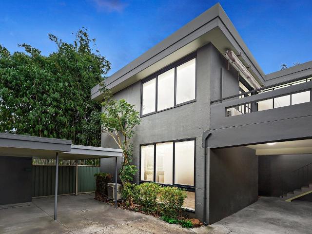 Fully Renovated Two Bedroom Residence with Contemporary Style in Kew East
