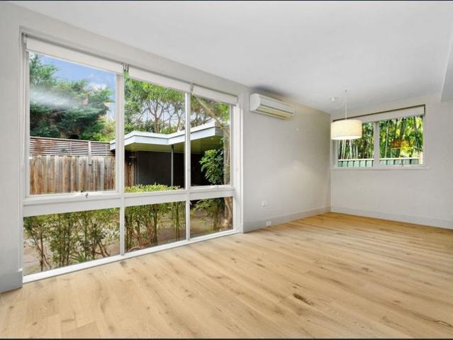 Fully Renovated Two Bedroom Residence with Contemporary Style in Kew East