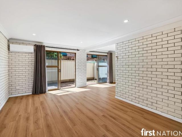 FULLY RENOVATED TWO BEDROOM TOWNHOUSE IN CLEVELAND!