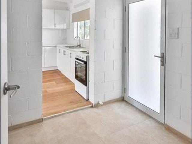 FULLY RENOVATED UNIT AVAILABLE NOW $465PW