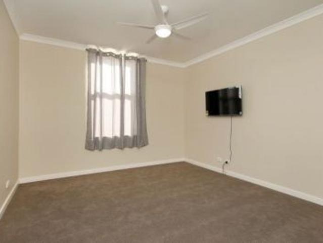Fully Renovated Unit In The Heart of Hamilton!