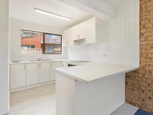 Fully renovated unit in Lake Illawarra