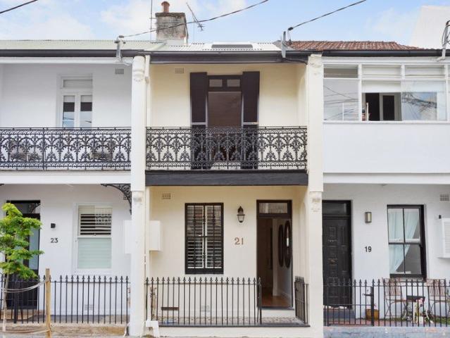 Fully Renovated Victorian Terrace in Coveted Cosmopolitan Locale
