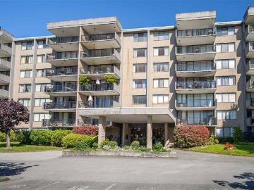 Apartment to rent in Greater Vancouver - Swimming pool