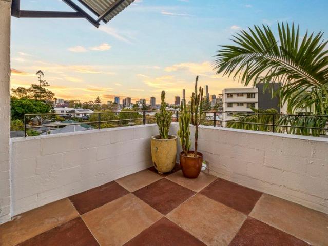 Fully Rebuilt & Bespoke Apartment with City Skyline Views in a Tightly Held Complex