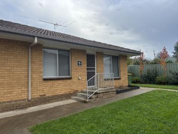 Fully Refurbished 1 Bedroom Unit with Large Private Yard