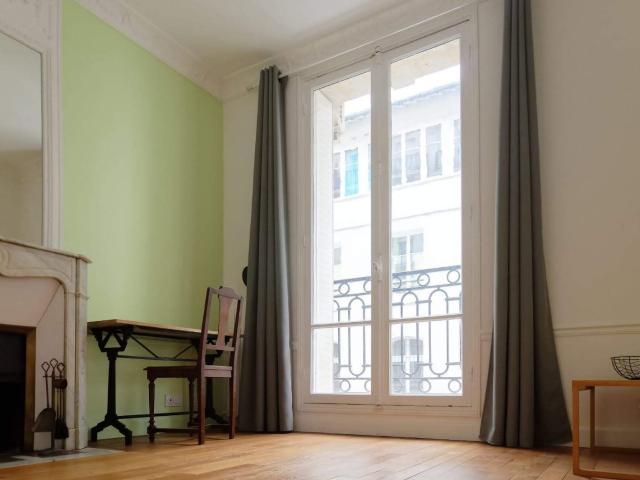 Fully refurbished flat 2 bedrooms in Haussemann house in Montmartre area in quiet street