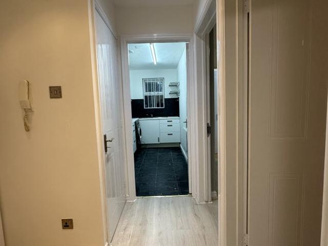 Fully Refurbished/ modern 2 bed