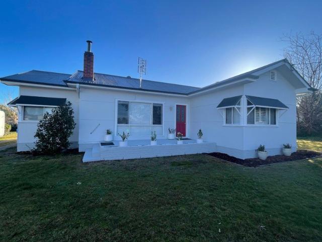 Fully Restored Country Cottage Luxury Living with Nothing Left to Do