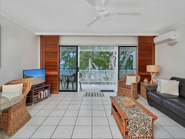 Fully Self contained 1 Bedroom Beachfront Apartment Palm Cove