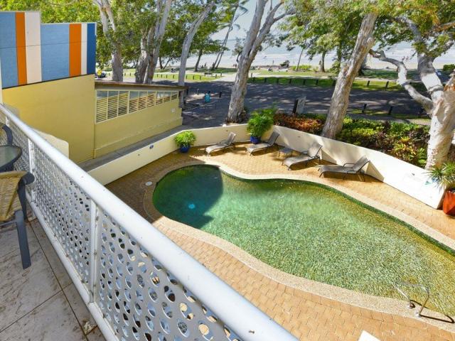 Fully Self contained 1 Bedroom Beachfront Apartment Palm Cove