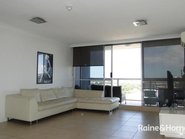 FULLY SELF CONTAINED EXECUTIVE APARTMENT IN THE CBD!