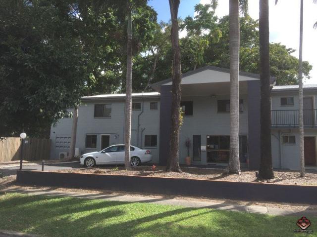 FULLY SELFCONTAINED 1 BEDROOM APARTMENT IN CAIRNS