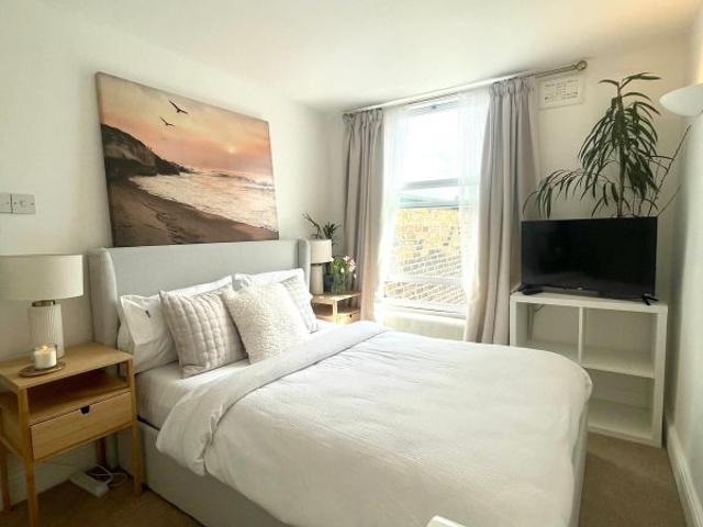 Fully Serviced 1 Bed with Cleaning+Bills Included