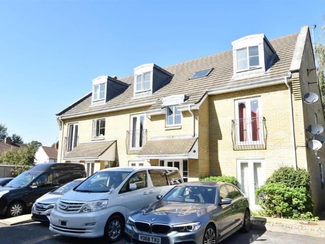 Fulmar Close, Surbiton 2 bed apartment to rent £1,750 pcm £404 pw