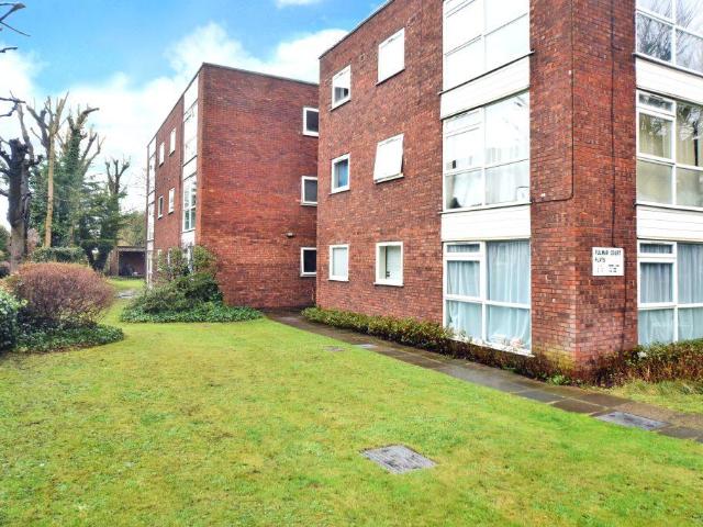 Fulmer Court, Surbiton 2 bed apartment to rent £1,750 pcm £404 pw