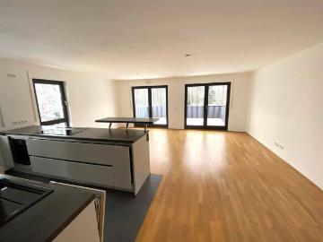 Fürth Oberfürberg: helle, moderne und äußerst attraktive 4 Zimmer Eigentumswohnung mit hochwertiger Einbauküche und einem großen und sonnigen Balkon