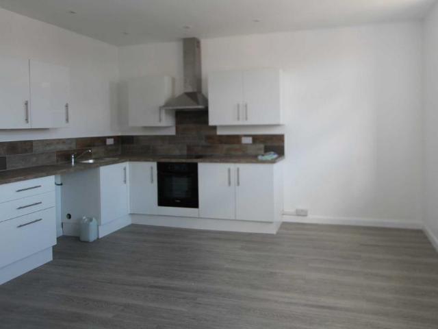 Furtherwick Road Canvey Island 2 bed flat to rent £1,100 pcm £254 pw